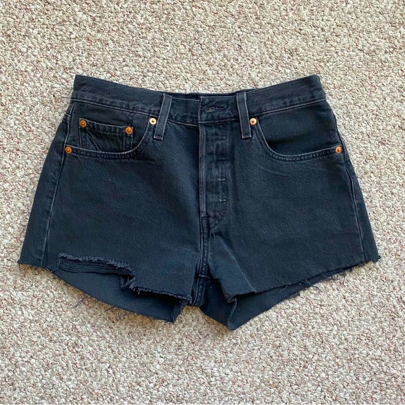 BNWOT Levi’s high waist denim black shorts - Picture 2 of 2